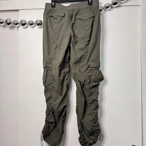 Lululemon Dance Studio Relaxed-Fit Mid-Rise Cargo Pant Army Green - Picture 6 of 7